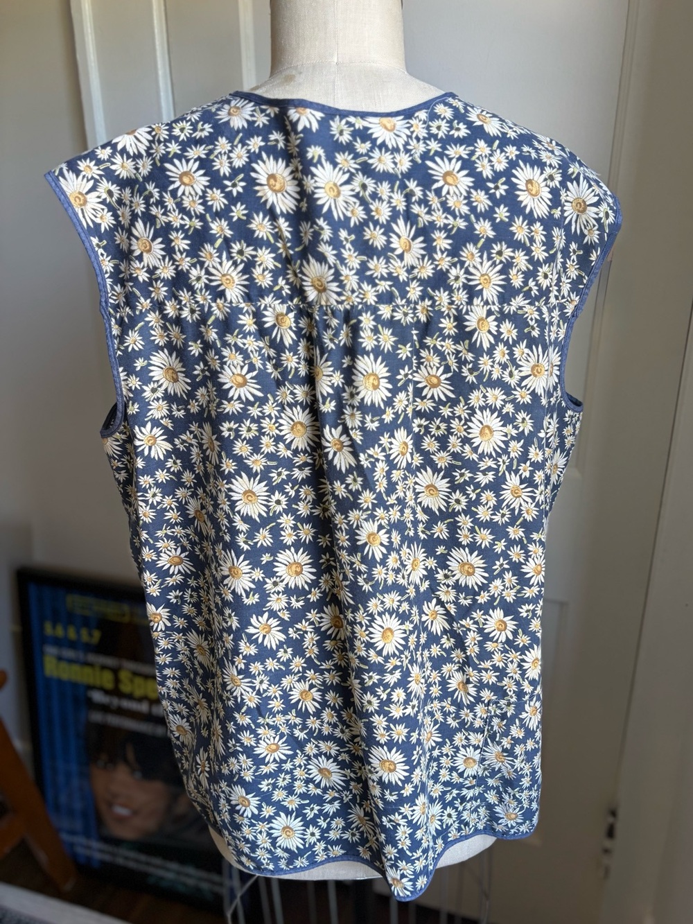 Vintage “Artistic Creation” Floral Snap Front Artist Smock - Picture 3 of 10